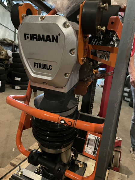 Вибротрамбовка FIRMAN FTR80LC (6,5 л.с., 3КВт, Loncin 196 сс, 76кг, 13кН, глуб.упл. 200-455мм)