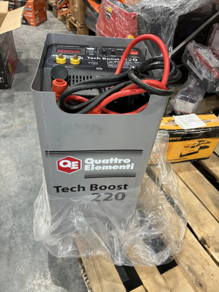 Пуско-зар.устройство QUATTRO ELEMENTI Tech Boost 220 (12/24В,200А)  771-435 (УЦЕНЕННЫЙ ТОВАР)